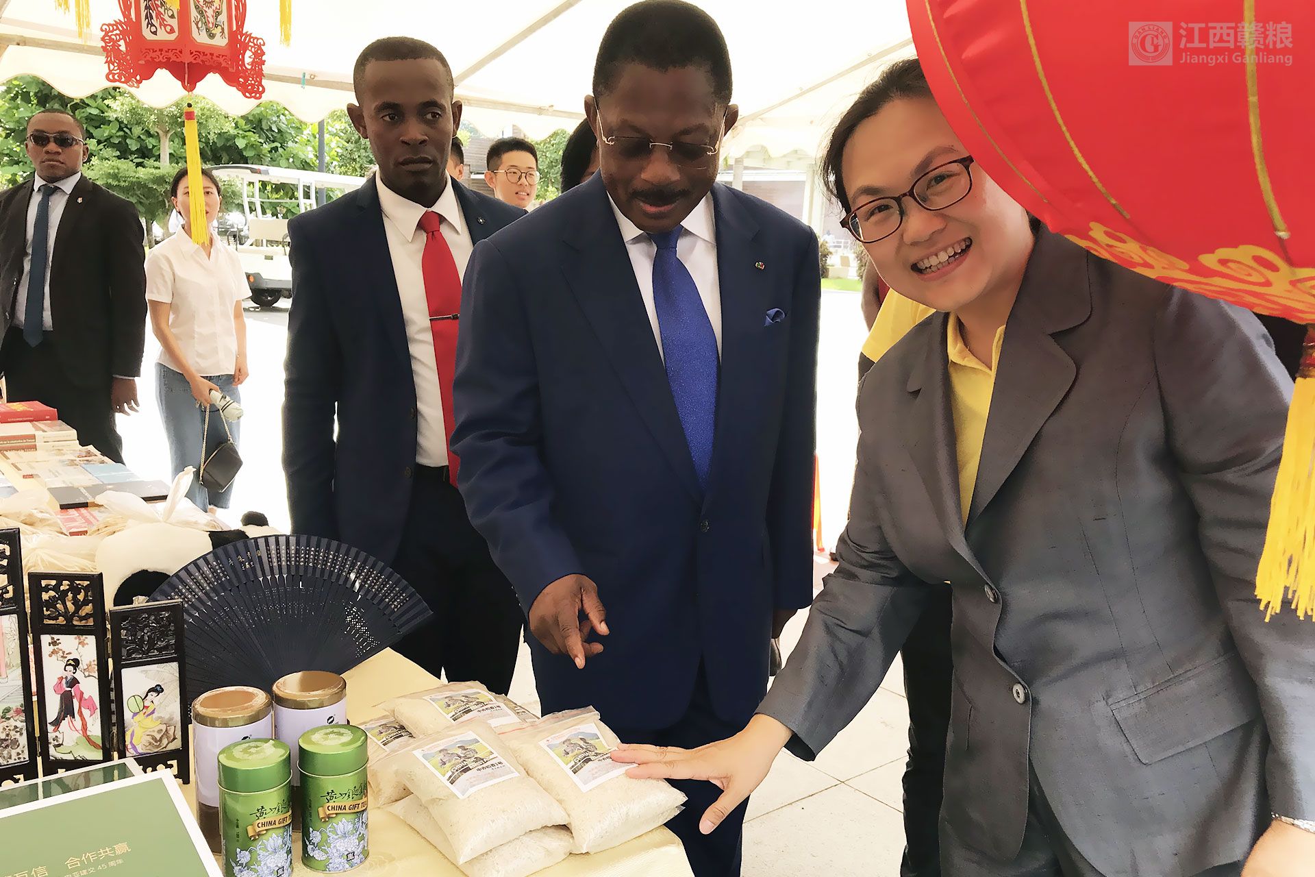 援赤道幾內(nèi)亞示范農(nóng)場(chǎng)項(xiàng)目組參與&ldquo;非洲日&rdquo;義賣(mài)活動(dòng)